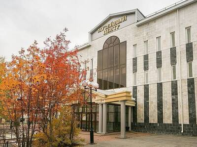 Сургутский краеведческий музей - это одно из старейших учреждений города в сфере культуры с многолетним опытом работы в области краеведения, является одним из ведущих музеев Тюменского Севера. Он представляет жителям и гостям Сургута уникальность региональной культуры, истории и природы, результаты взаимодействия различных культур на территории края, место и роль Сургута и Сургутского Приобья в истории России.